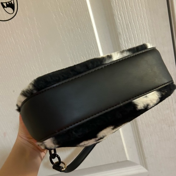 FAUX FUR FLOWER MINI SHOULDER BAG - Picture 3 of 3